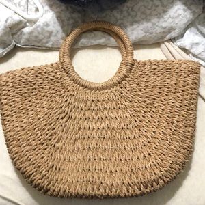 Straw hand bag